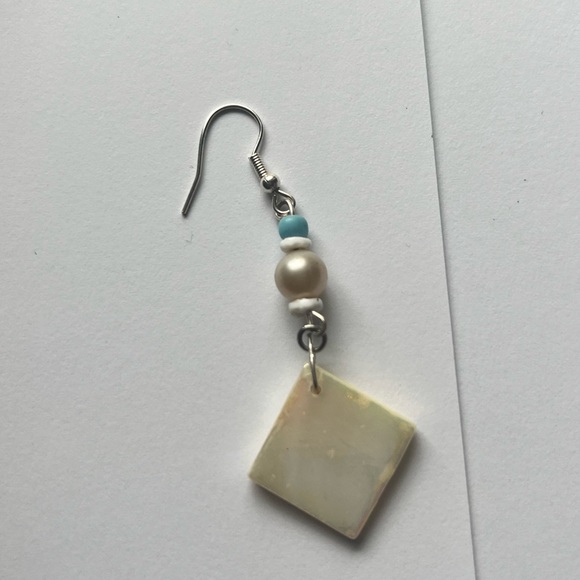 super CUTE MINIMALISTIC EARRINGS - Picture 3 of 4